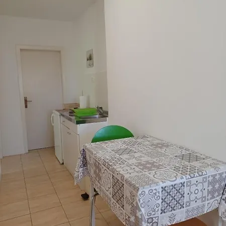 Zeleno Apartment