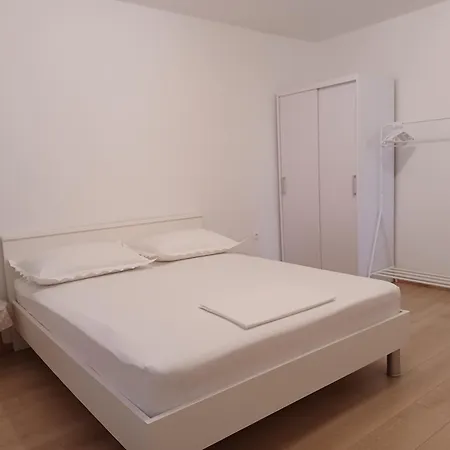 Zeleno * Makarská